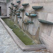 Fischbrunnen am Fünferplatz, nun Nürnberger Rathausparkplatz