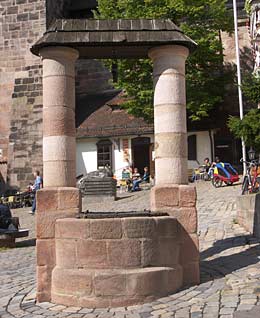 Zugbrunnen am Platz vor dem Tiergärtnertor in Nürnberg