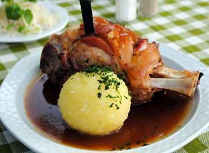 Franken, Schweinshaxe mit Kloß © irfagu