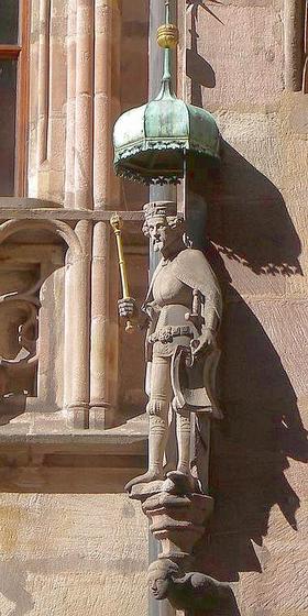 steinerner König am Alten Rathaus Nürnberg