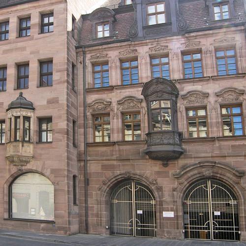 Adlerstraße in Nürnbergs Altstadt: auch hier mehr als zwei Chörlein, sogar etwas Rokoko