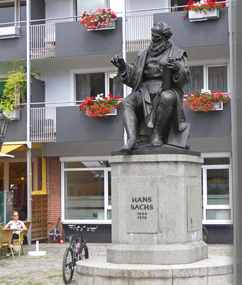 Denkmal für den universellen Sprücheklopfer Hans Sachs in Nürnberg