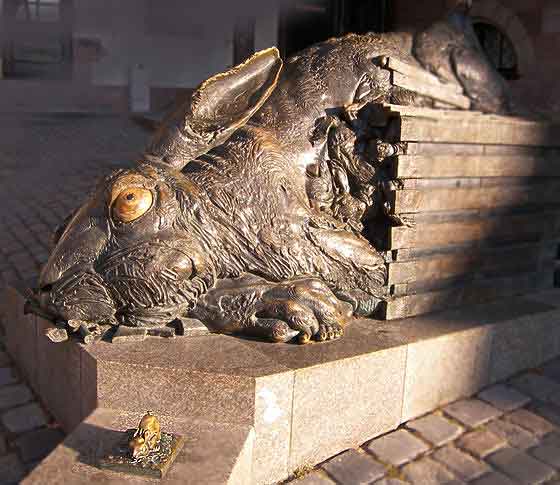 Hase von Jürgen Görtz am Platz vor dem Dürerhaus in Nürnberg