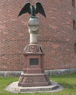 Kriegerdenkmal vor dem Bunkerturn in Schweinau