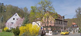 Lohhof, kleine Straßensiedlung an der Rednitz in Nürnberg