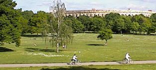 im Luitpolhain kann man den Serenandenhof schon sehen und den Dutzendteich ahnen