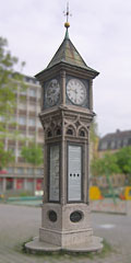 Wettersäule am Aufseßplatz in Nürnbergs Südstadt