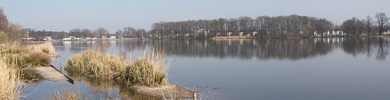 Nürnberg: ruhiger Großer Dutzendteich in Vorfühlings-Stimmung