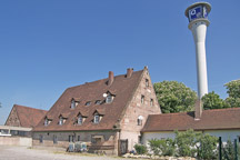 Der alte Eberhardshof hinter dem Quelleturm in Nürnberg